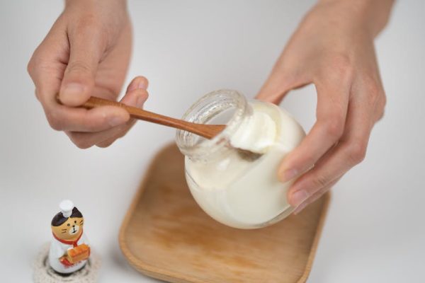 舒緩保濕霜：雙重滋潤與心靈的哲學探析